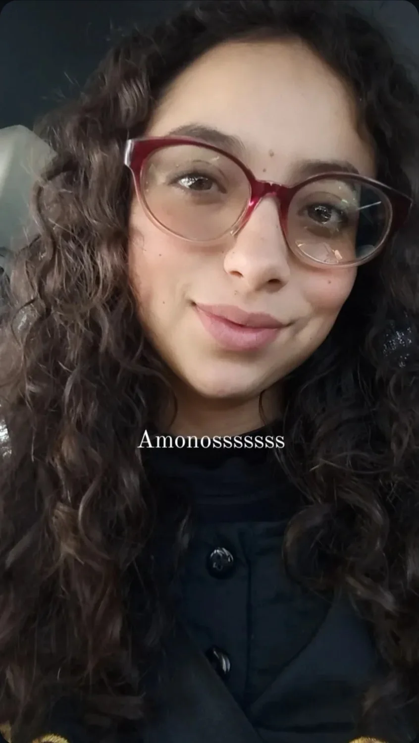 lengua afuera, tetas al aire y cara de necesitada de verga." image 8