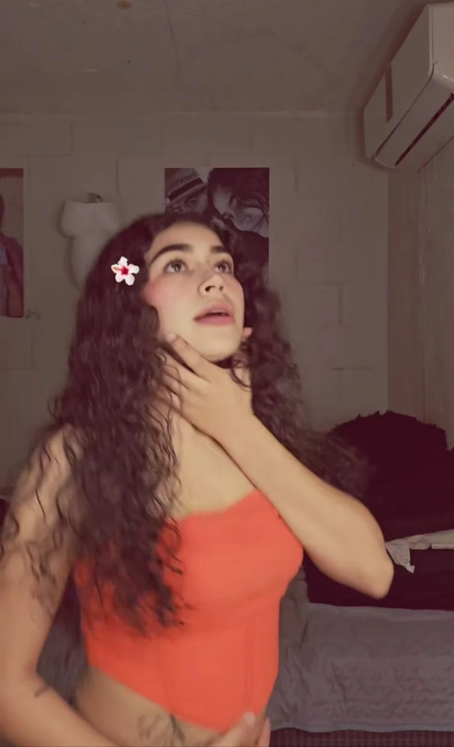 tiene una cara de puta la zorra image 2