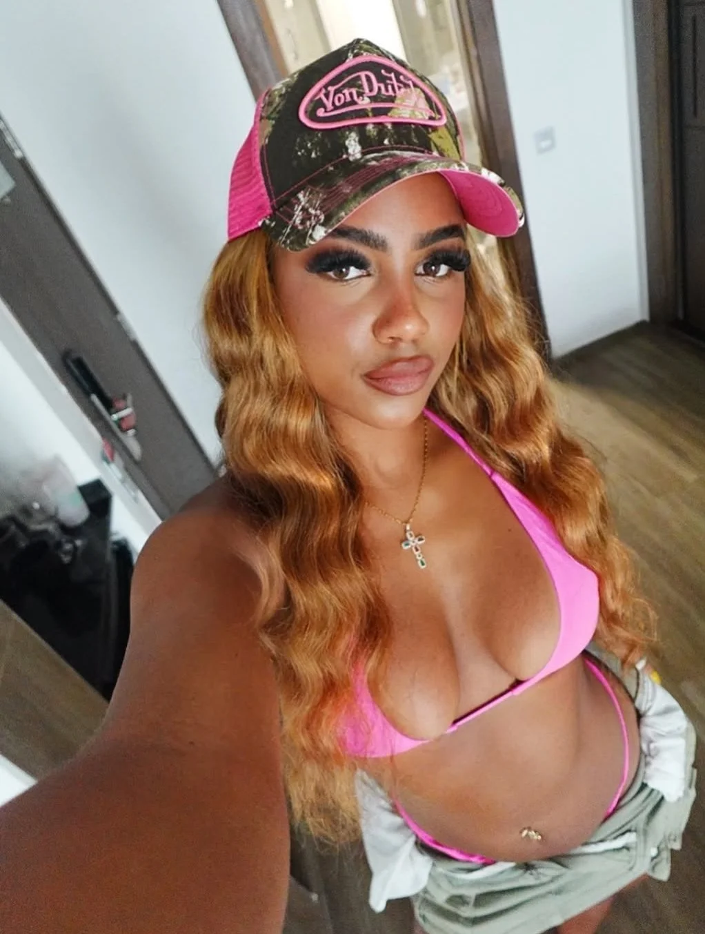 Ebony UK Black Chav Teasing CUNT image 3