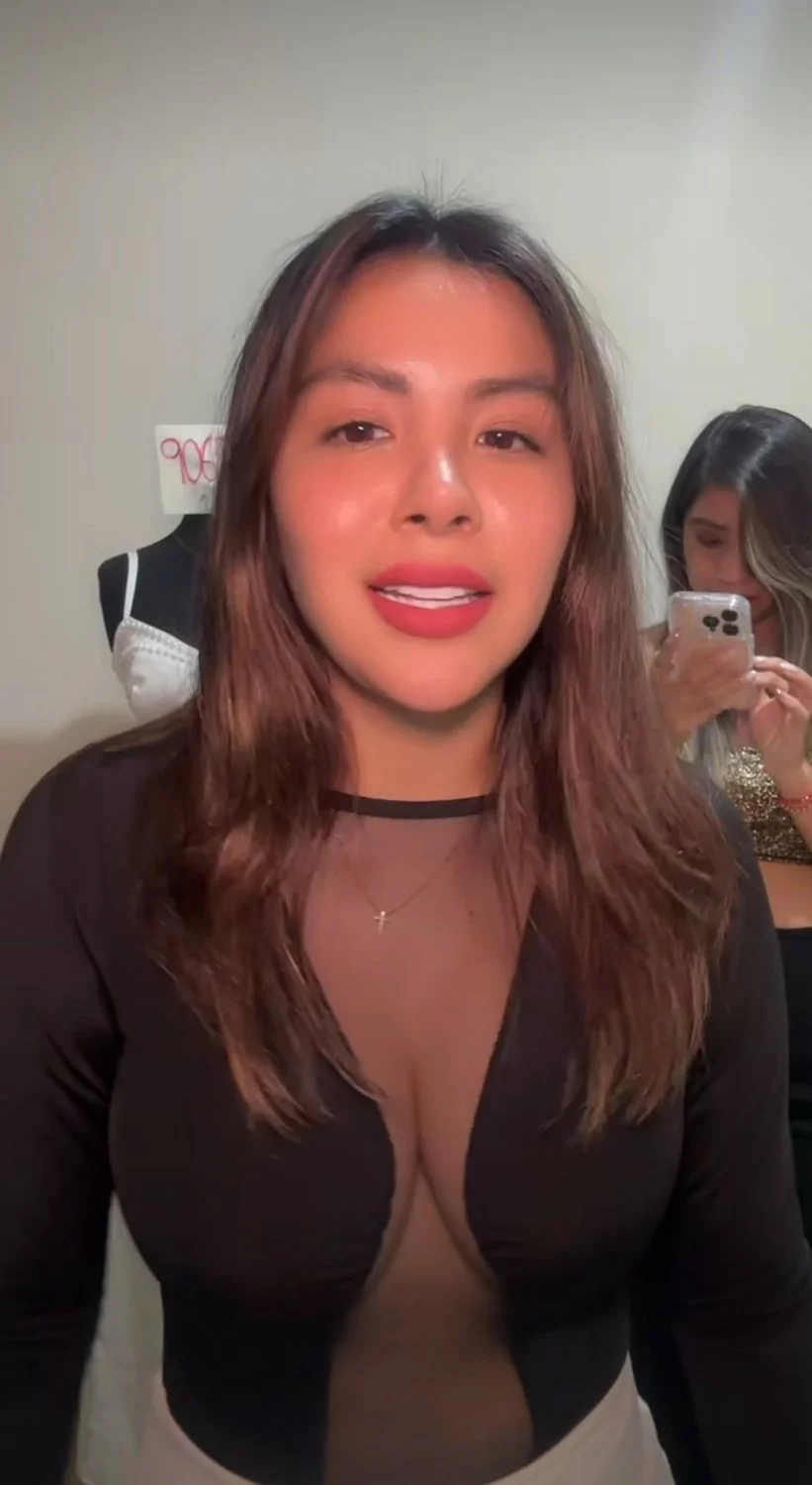 Peruana tetona live escote image 4
