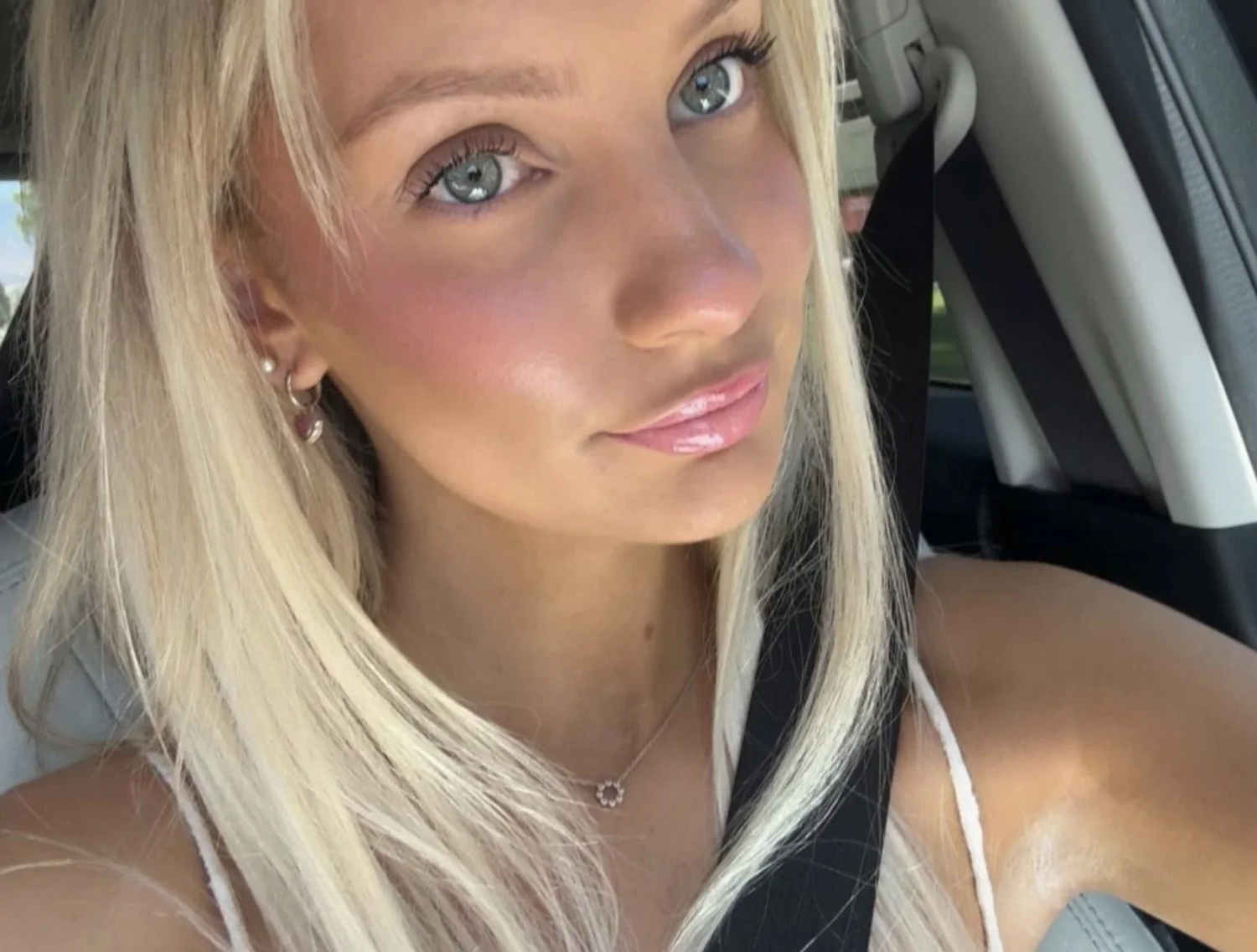 Snowbunny slut wants to get blacked by a big bbc image 1