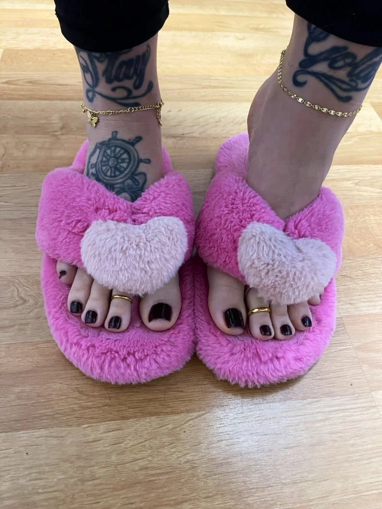 loirinha gostosa tatuada dos pes lindos que seguidor enviou main image