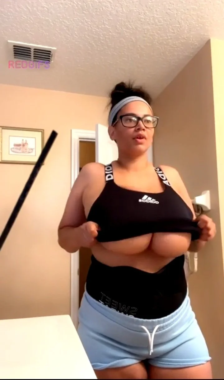 Yellowbone Flashes Her Big Tits main image