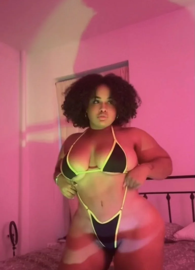 Sexy Thick Ebony Redbone Baddie image 2
