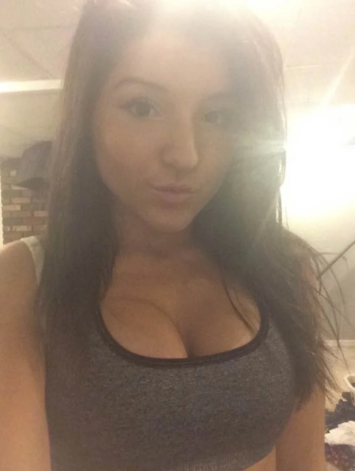 Sexy KIK slut, 20, showing her amazing body image 15