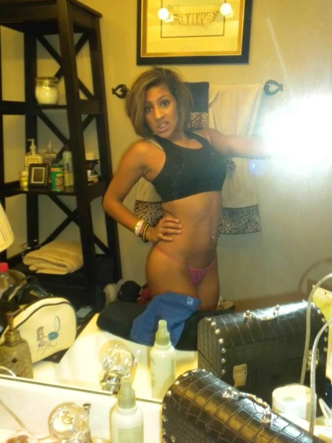 Erynn's sexy selfies image 10