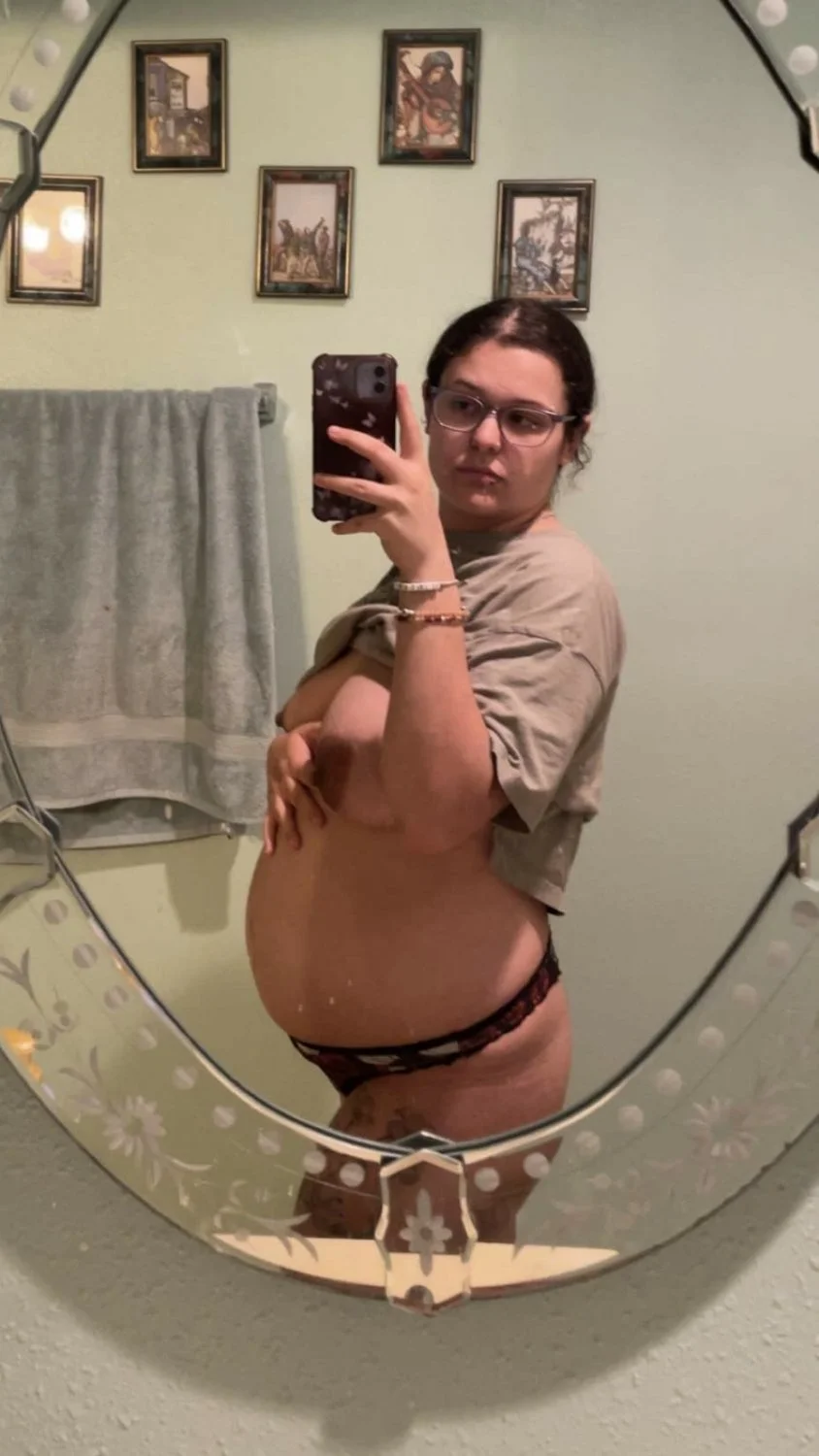young mom preg main image