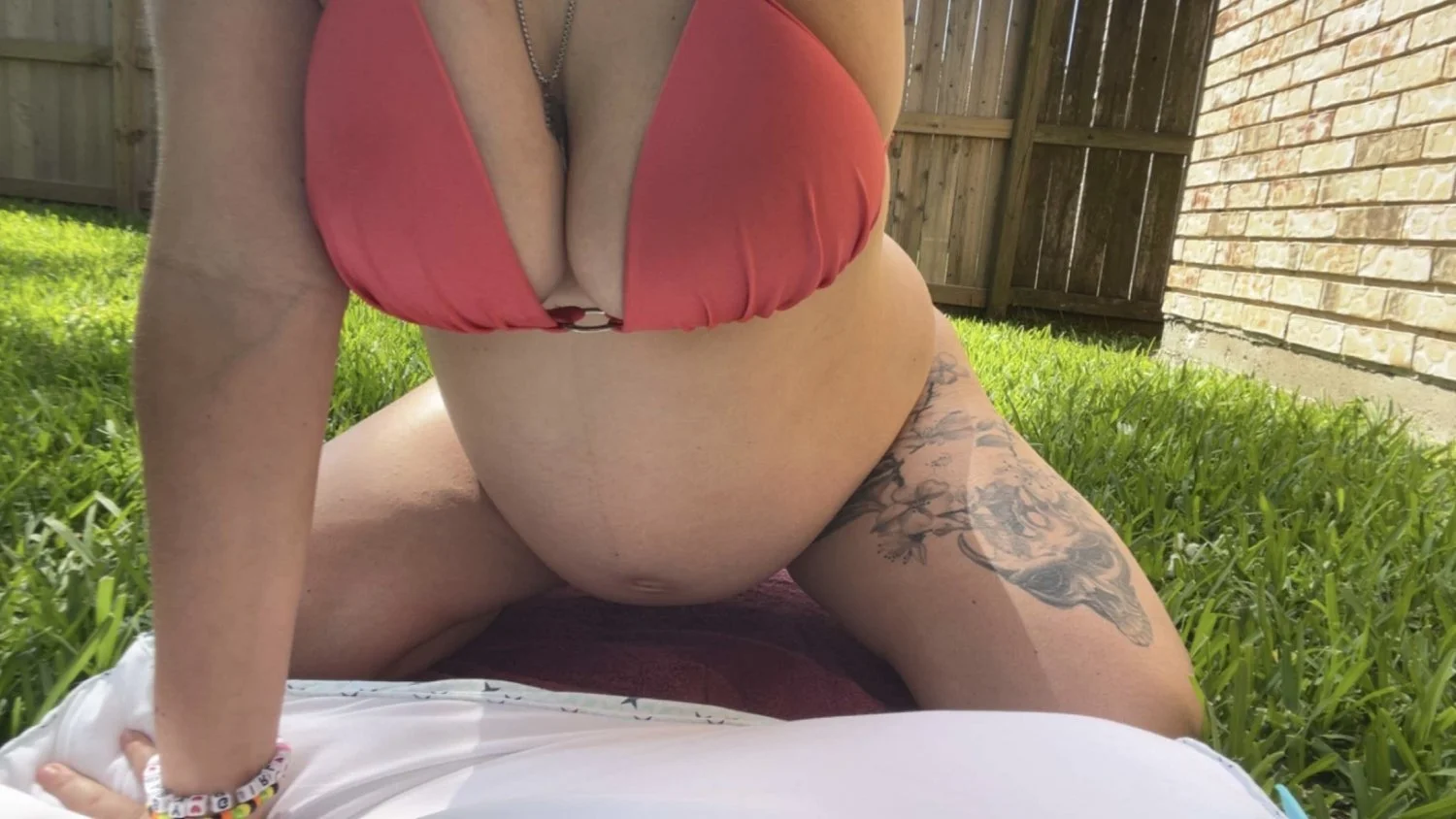 young mom preg image 12