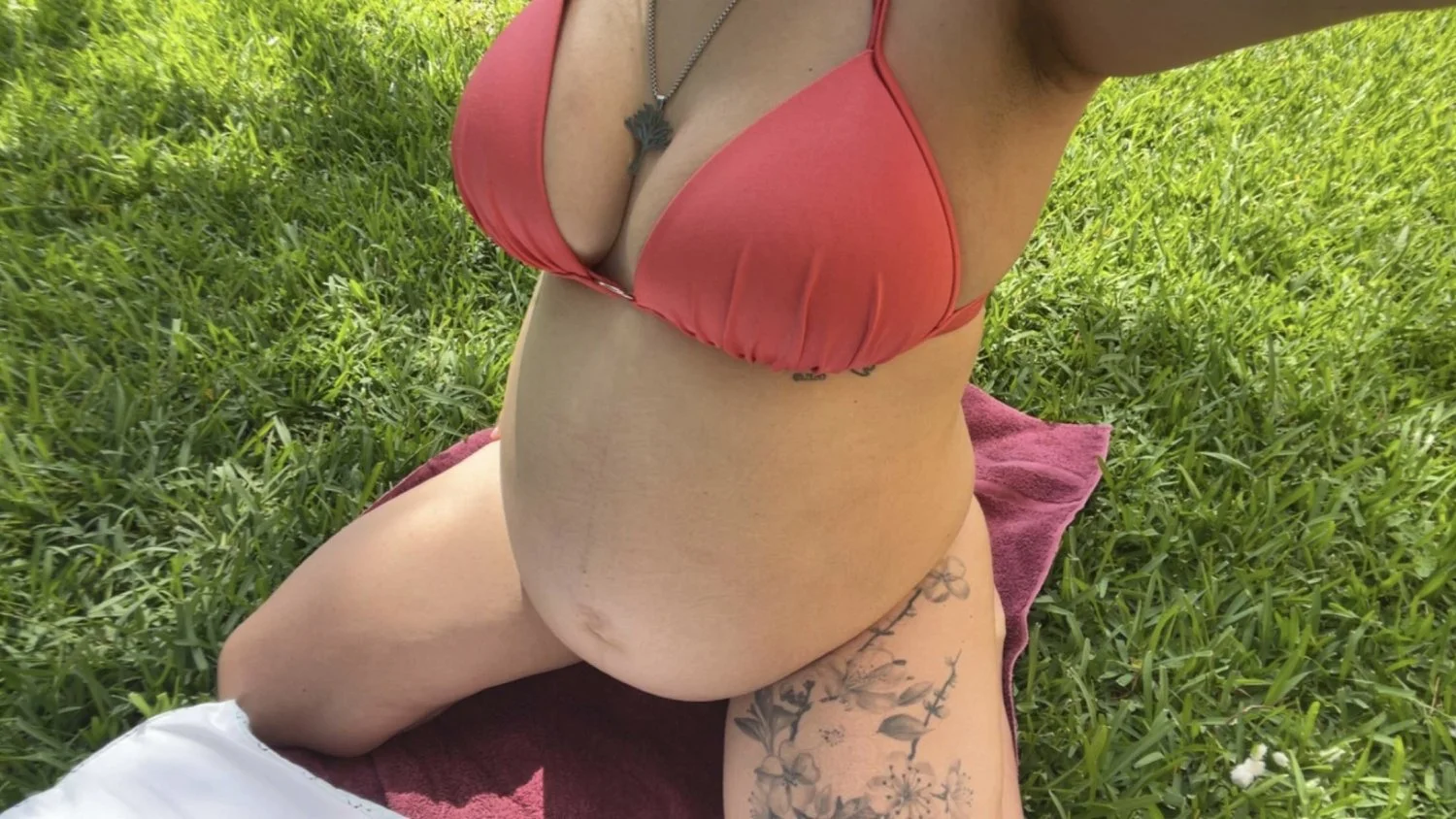 young mom preg image 14