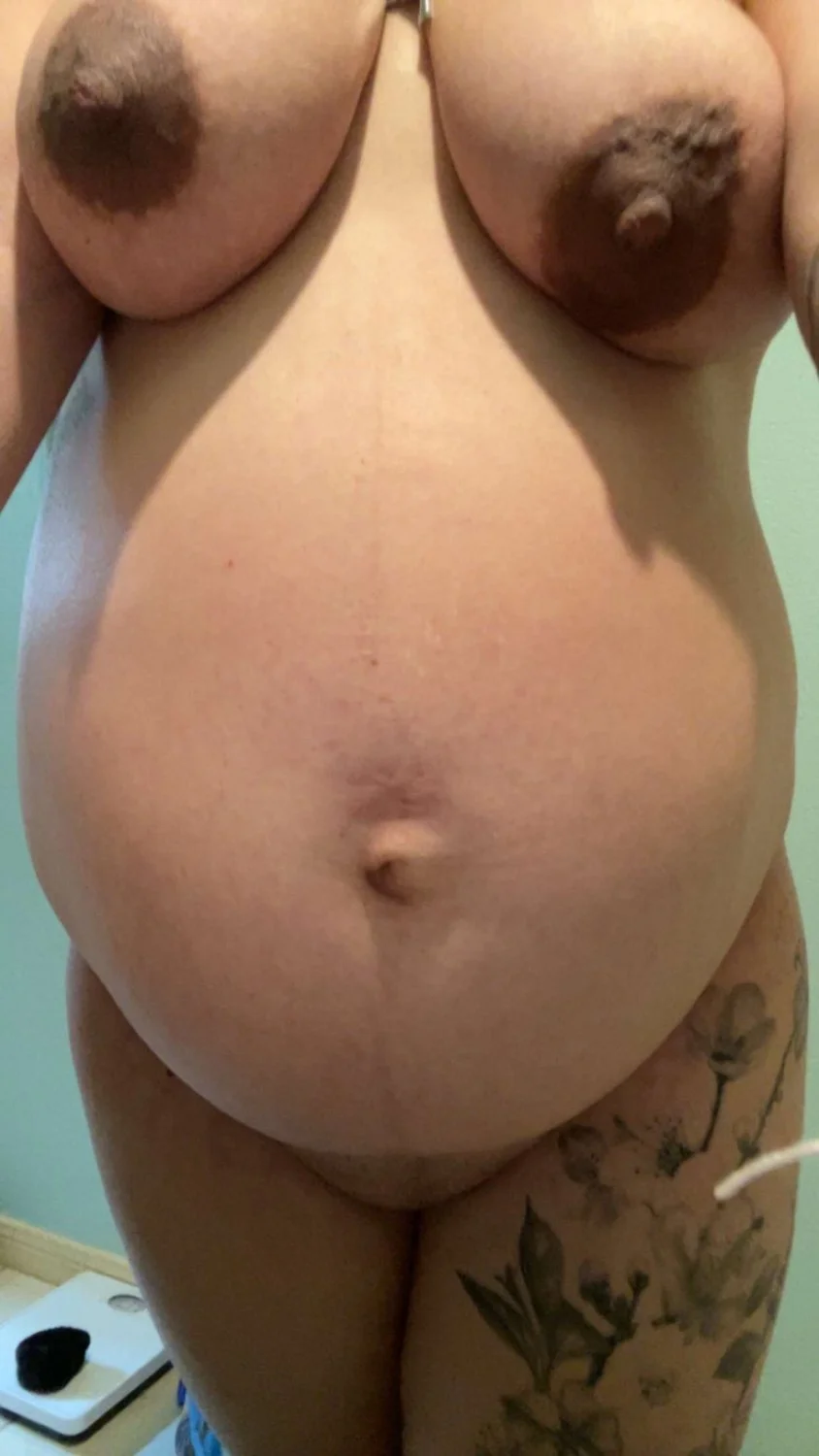 young mom preg image 15