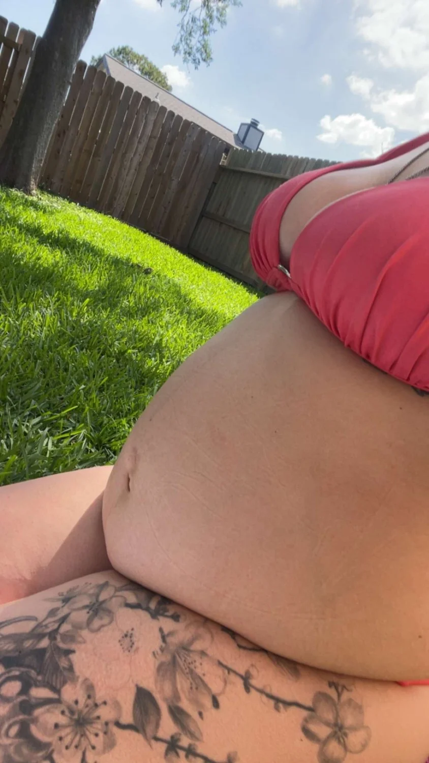 young mom preg image 17