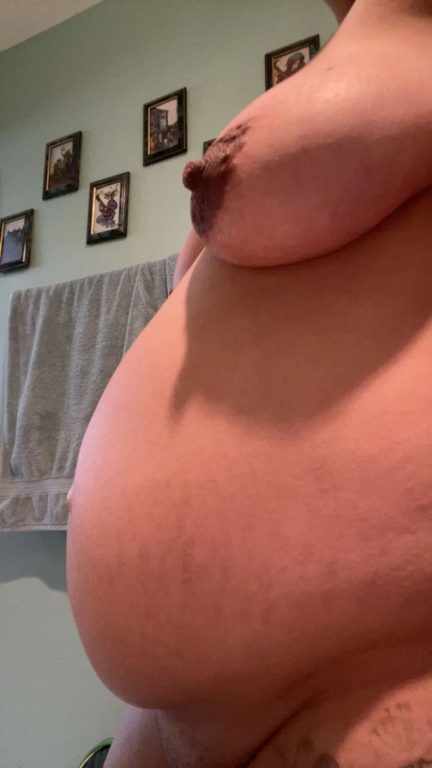 young mom preg image 18