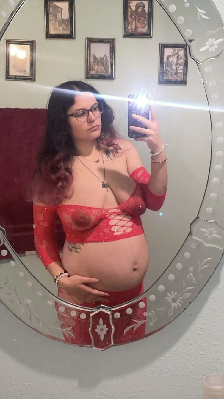 young mom preg image 25