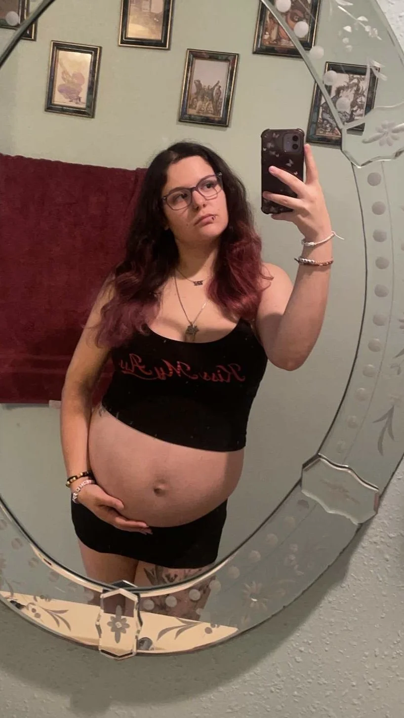 young mom preg image 30