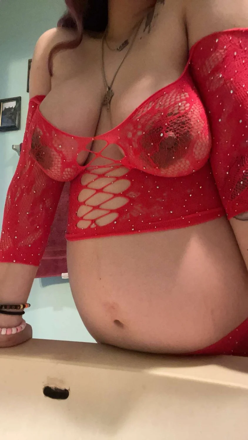 young mom preg image 32