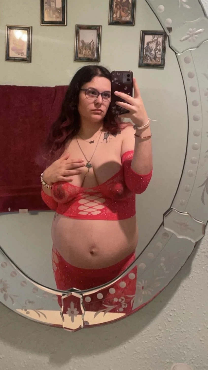 young mom preg image 34