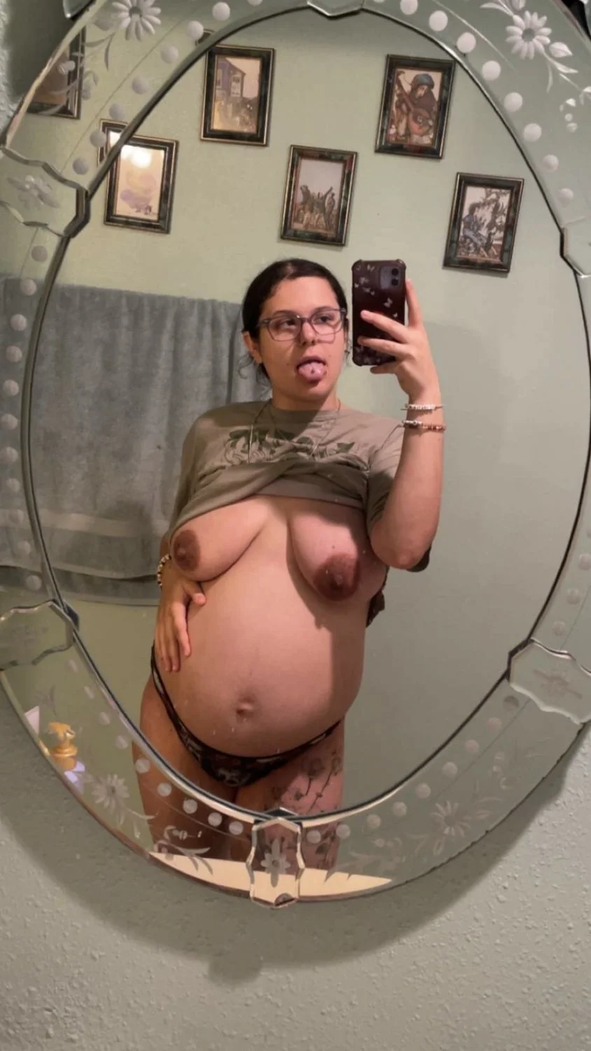 young mom preg image 7