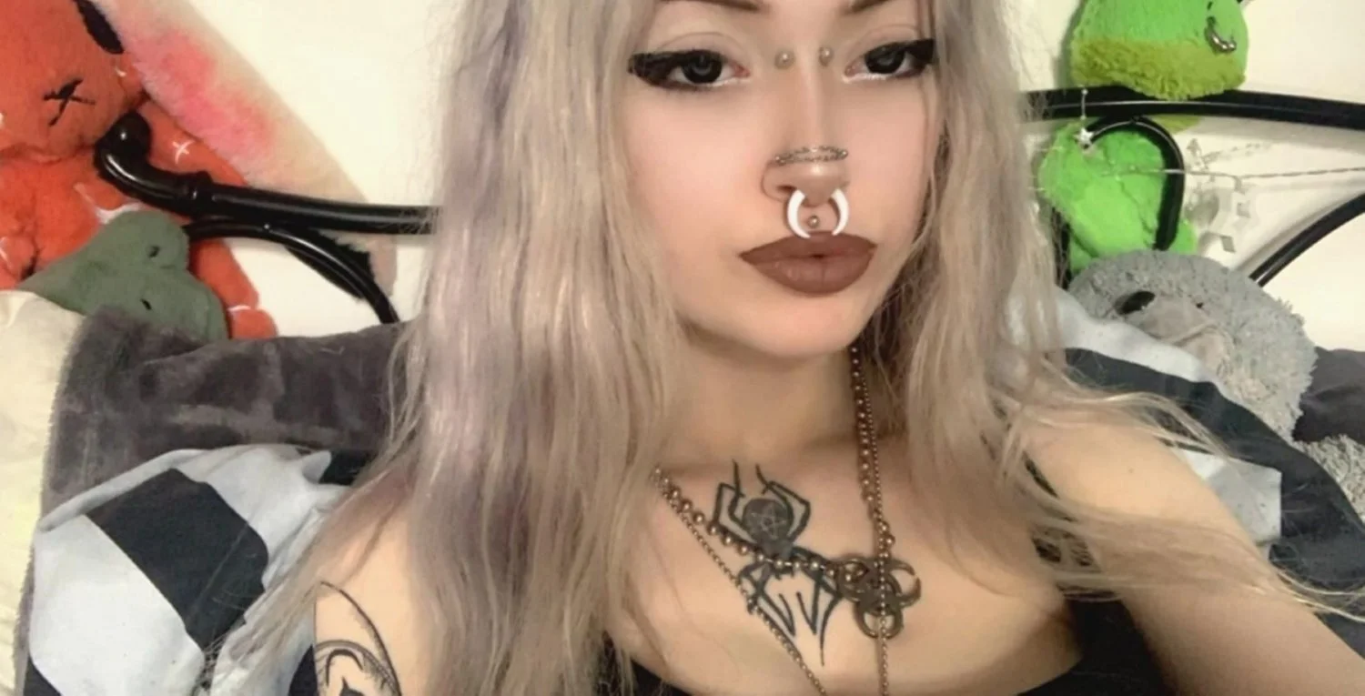 I bet I could make you cum from eye contact alone main image