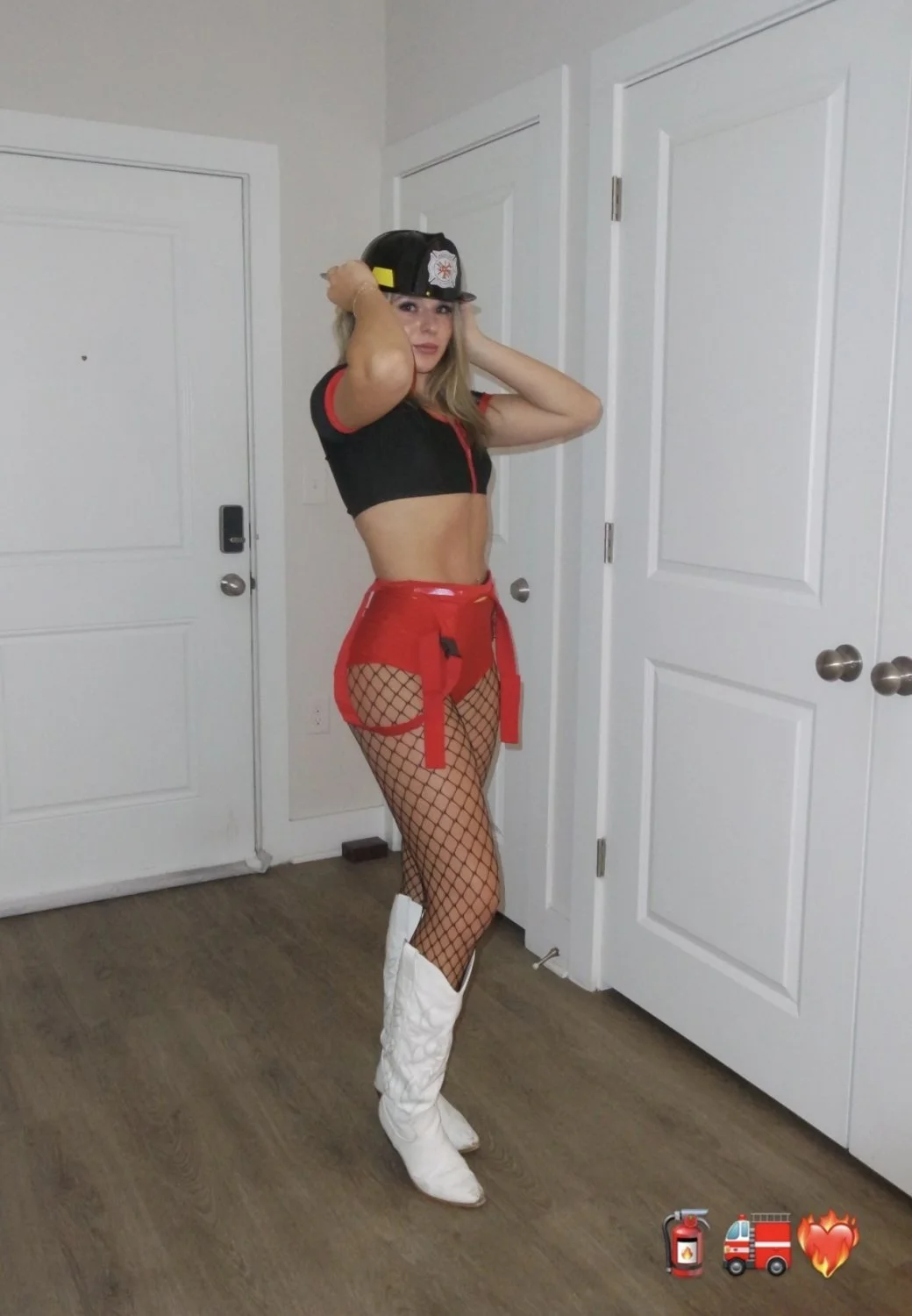 Petite slut Ella likes to show off image 16