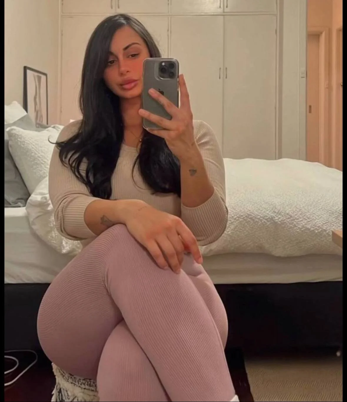 Italian thick Mom image 10