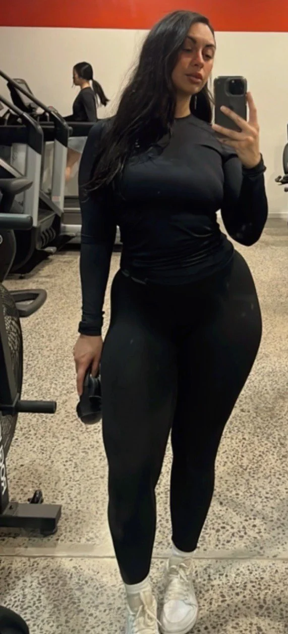 Italian thick Mom image 2