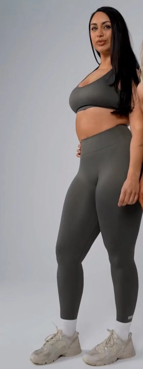 Italian thick Mom image 4