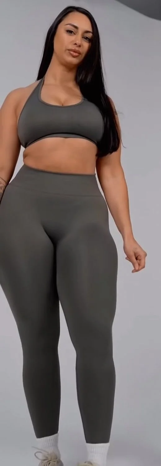 Italian thick Mom image 5
