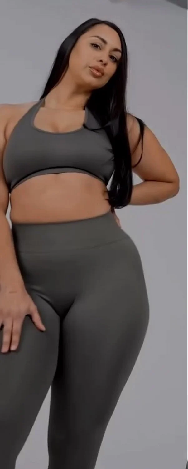 Italian thick Mom image 6