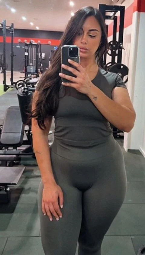 Italian thick Mom image 8