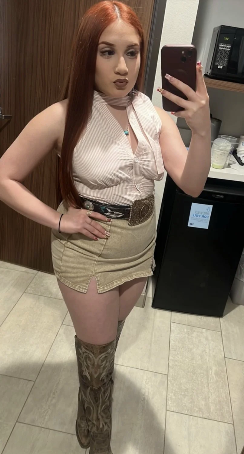 My sister in law is fine asf! image 5