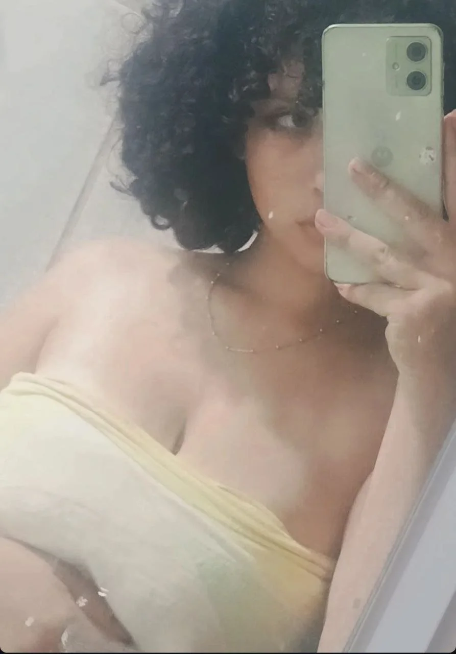 Hamanda putinha peituda image 4