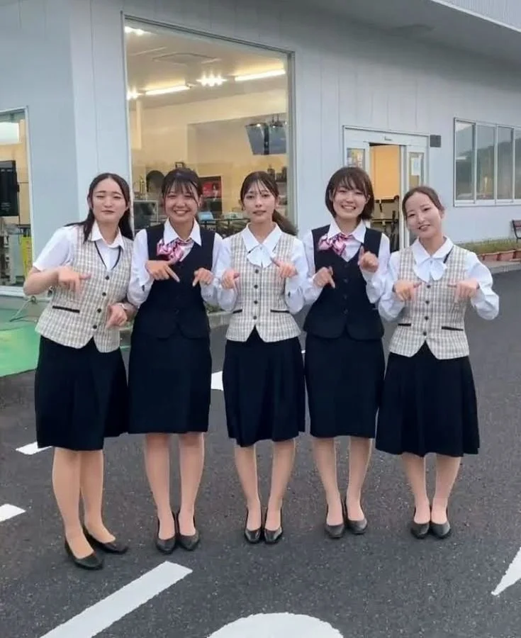 🔚Japanese　OL　販売営業　パチ屋　制服で抜く　好みの女性で抜いてください　ソフトエロ　一発やりたい image 13