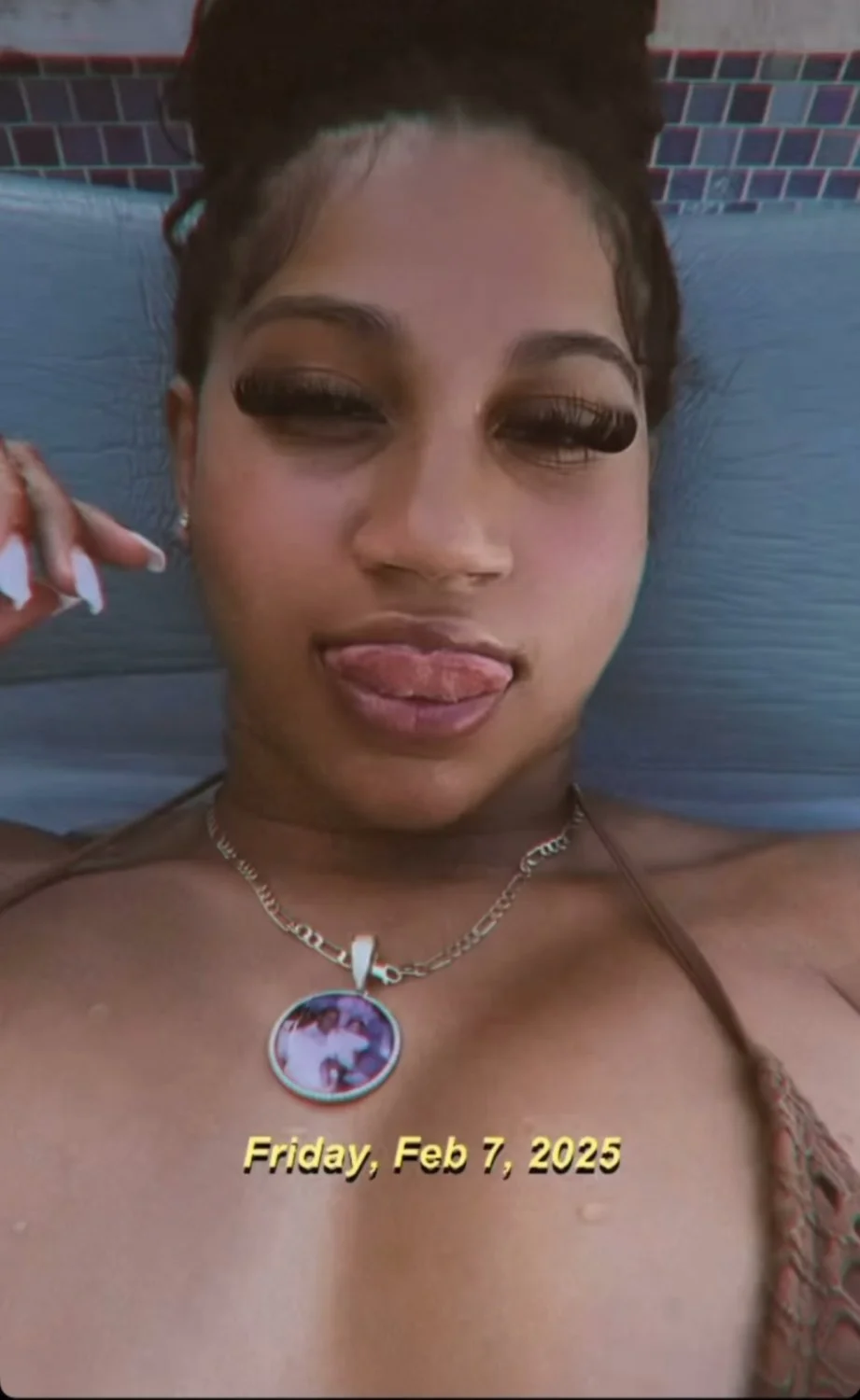 Sexy mami image 2