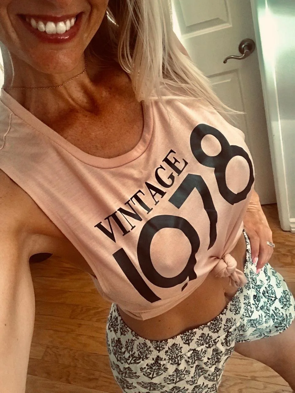 MILF Sarah Williams image 7