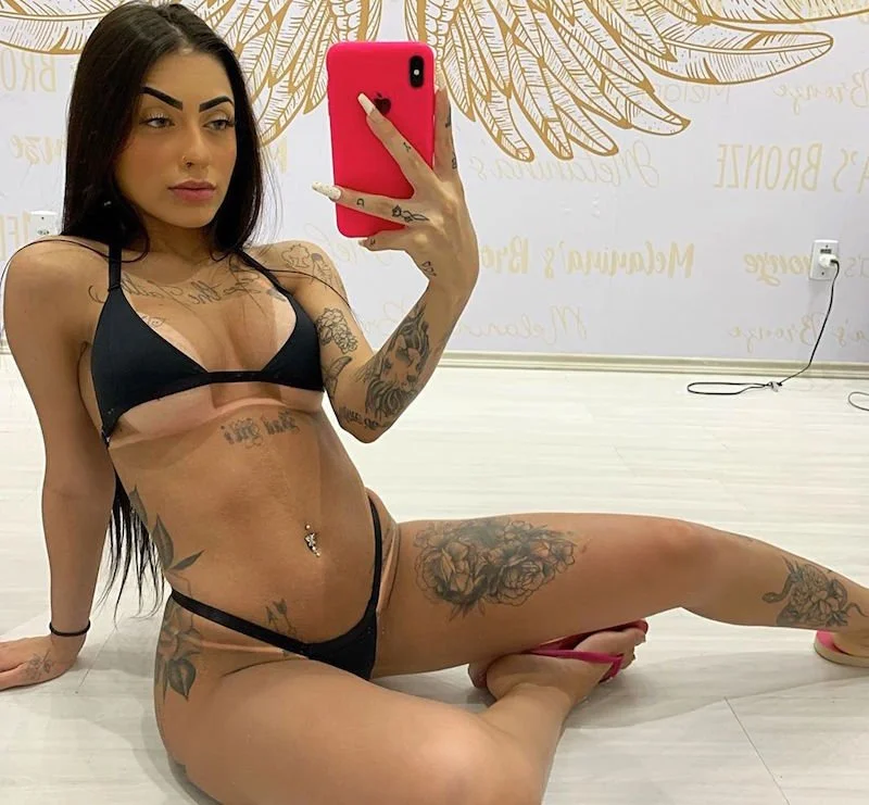 MC Mïrēllª O Que Tem de Linda, Tem de Safada image 45