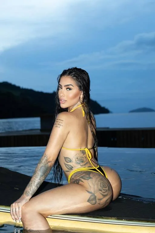 MC Mïrēllª O Que Tem de Linda, Tem de Safada image 9