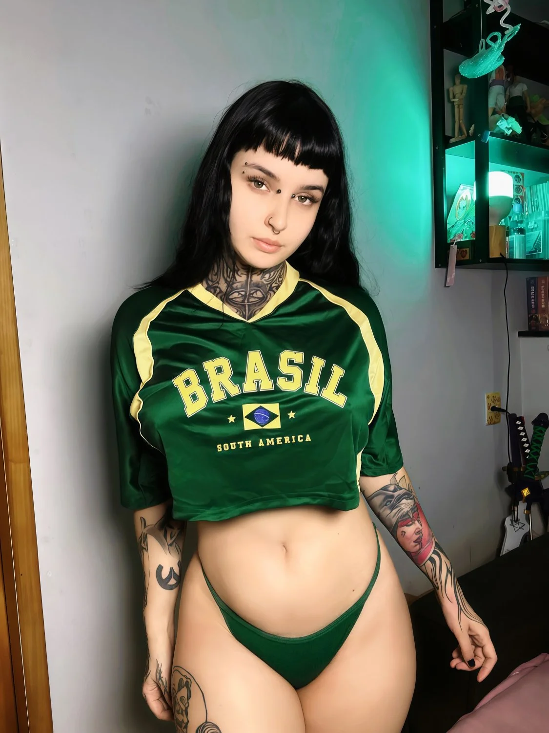Gotica gostosa branquinha de biquíni só pra provocar um pau preto pra fuder com ela ! image 25
