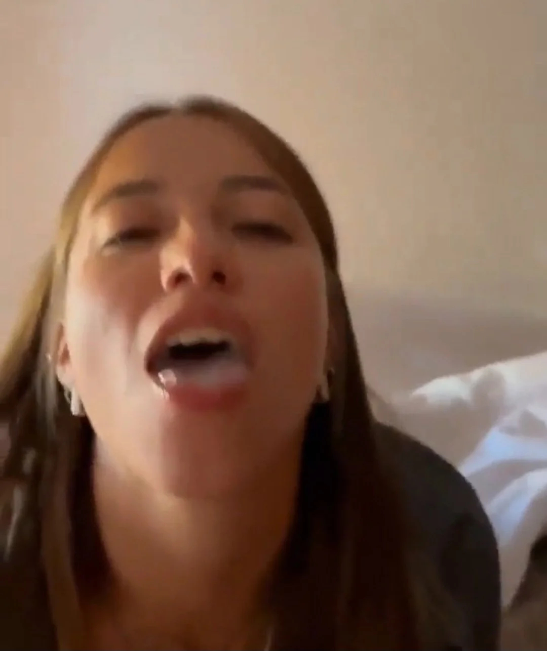 She swallows all her boyfriends cum💦👀📸 image 4