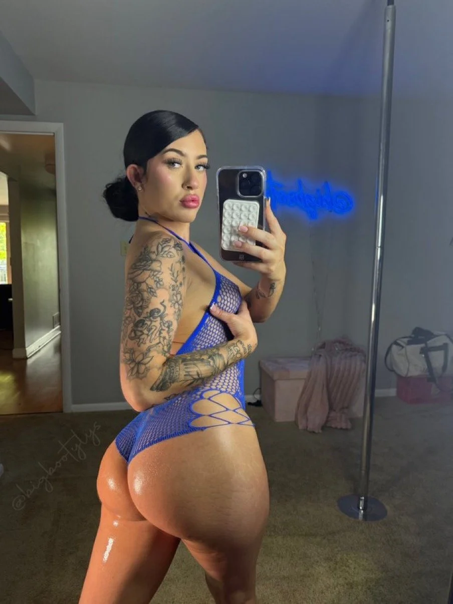 Perfect Ass White Girl (PAWG) image 31