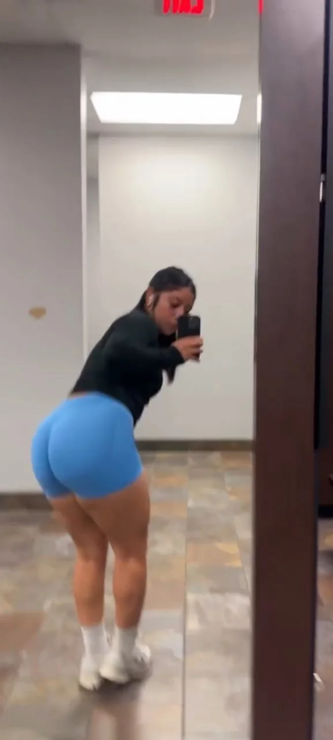 Gym girl leeean.1 i love her ass main image