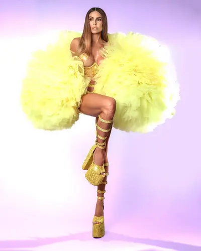 Deborah Secco cover image
