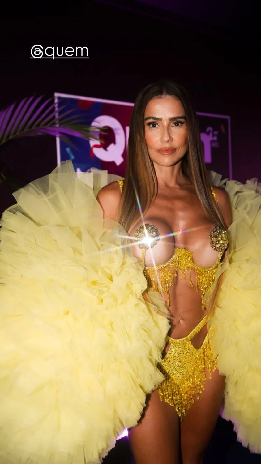 Deborah Secco image 11