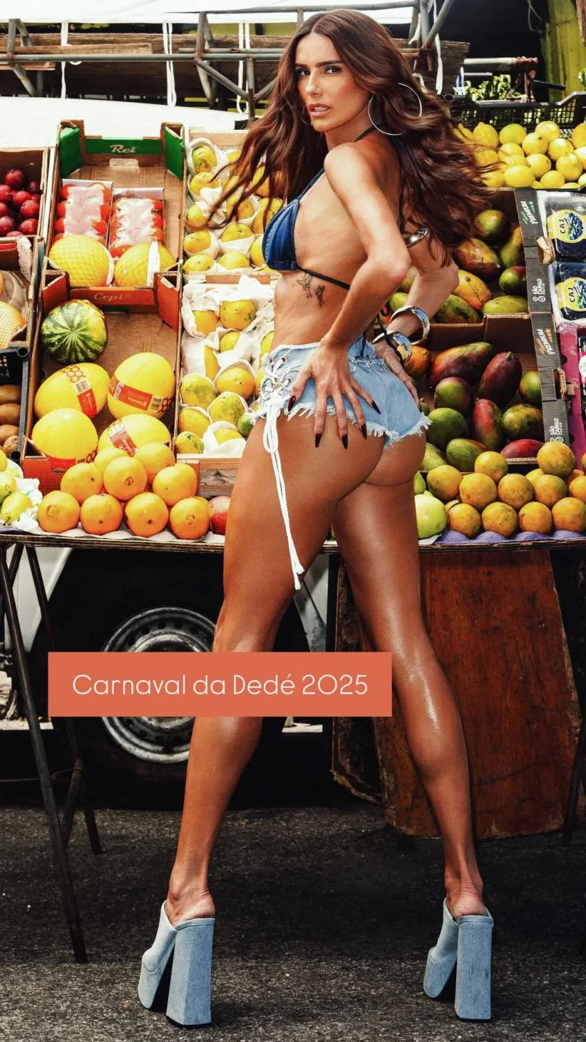 Deborah Secco image 13