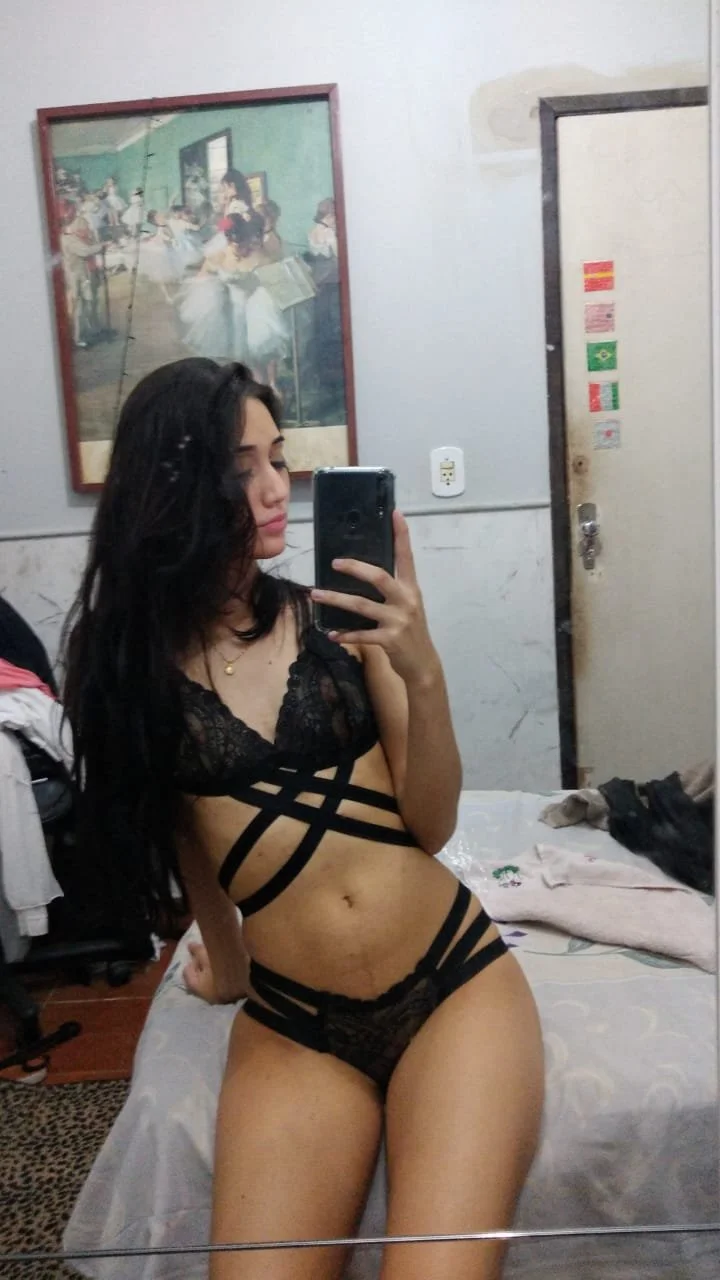 Uma gostosa pra tarde main image