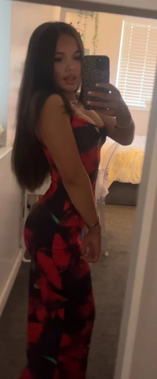 Busty teen slut Neive image 2