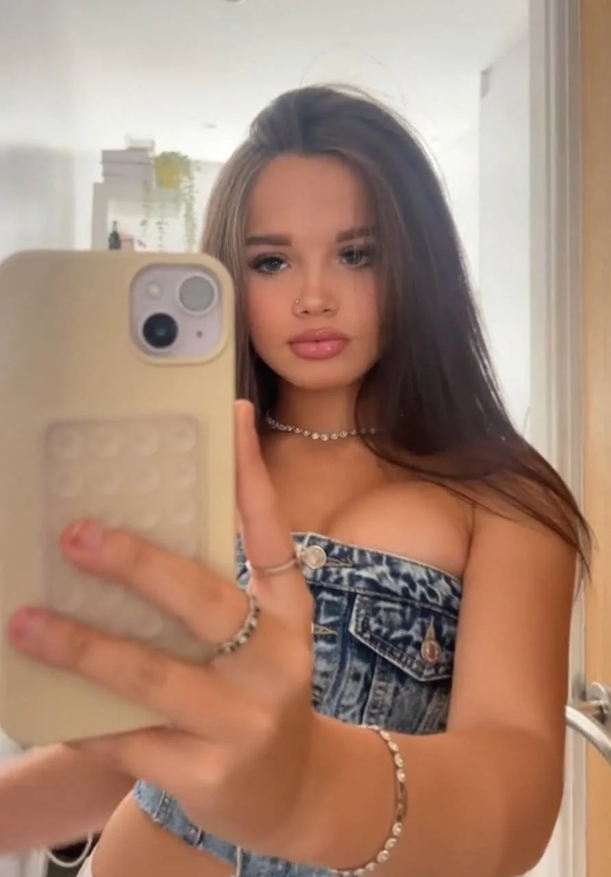 Busty teen slut Neive image 4