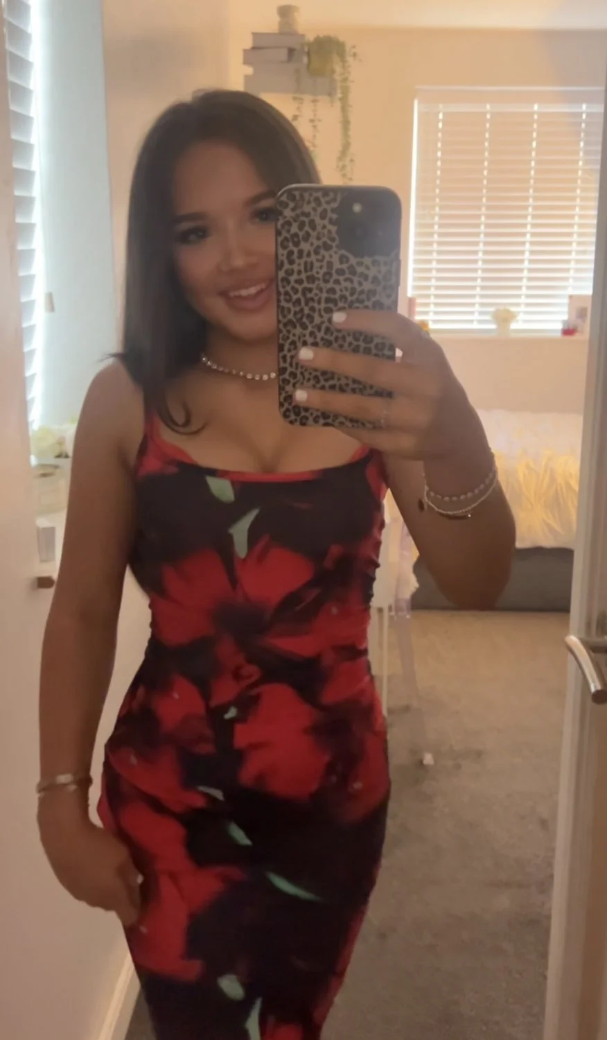 Busty teen slut Neive image 6