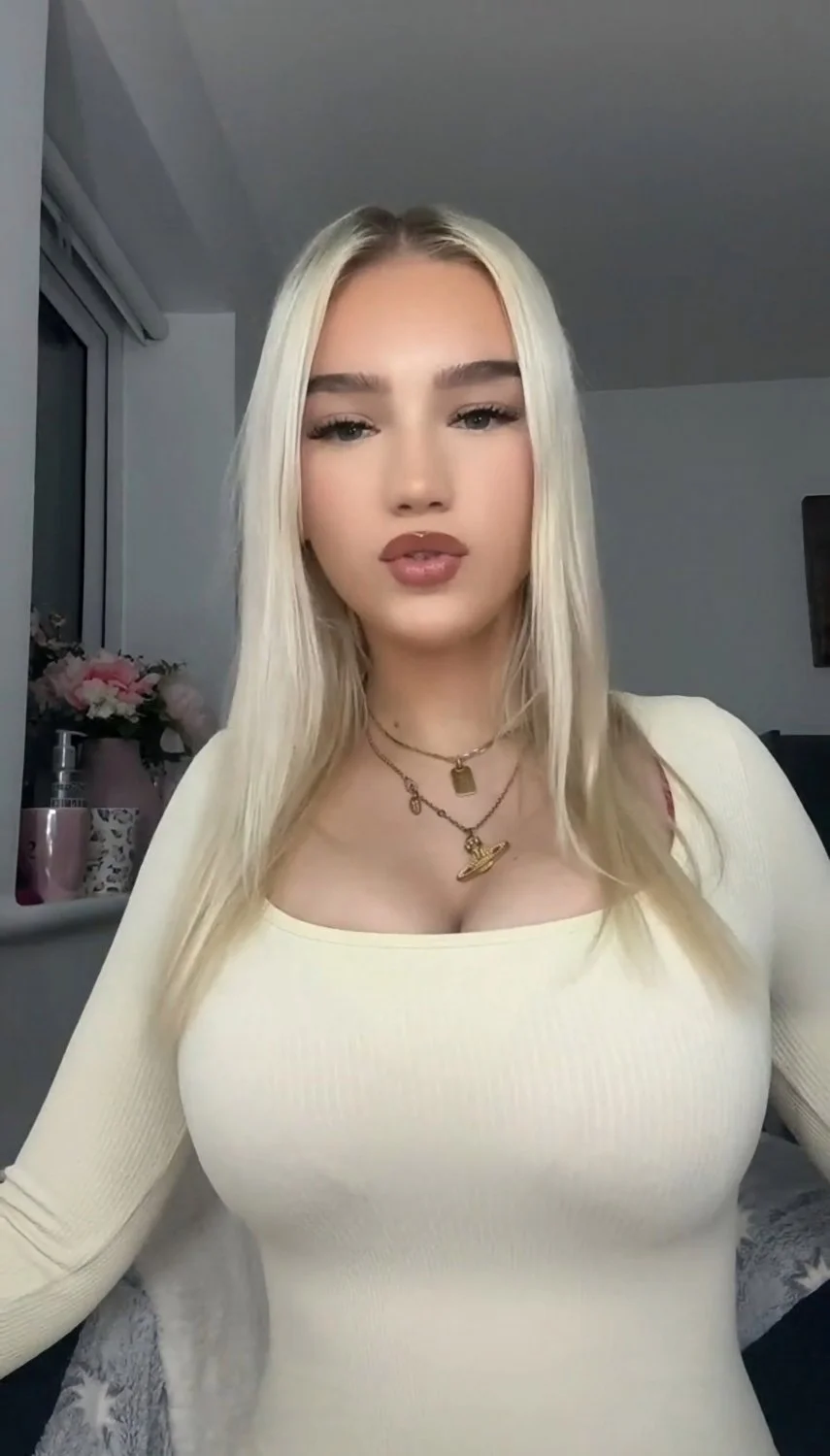 UK Chav Slut with massive tits part 2 image 5
