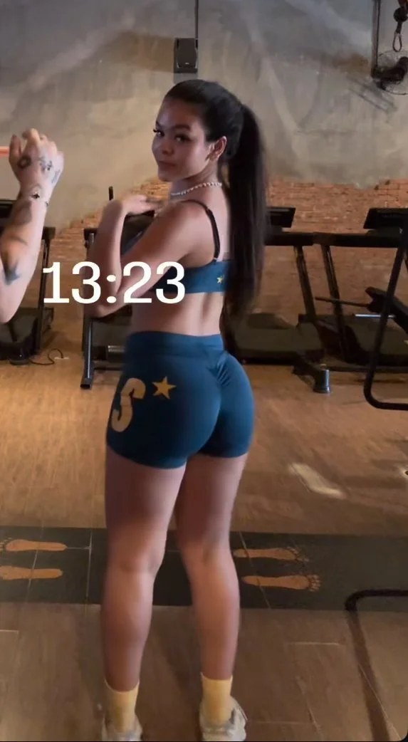 Karamba Lívia gostosa pt 2 image 3