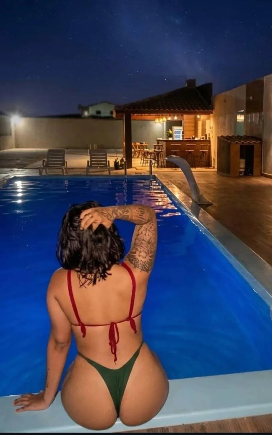 Essa filha da puta e muito gostosa tem até clipe da puta image 2